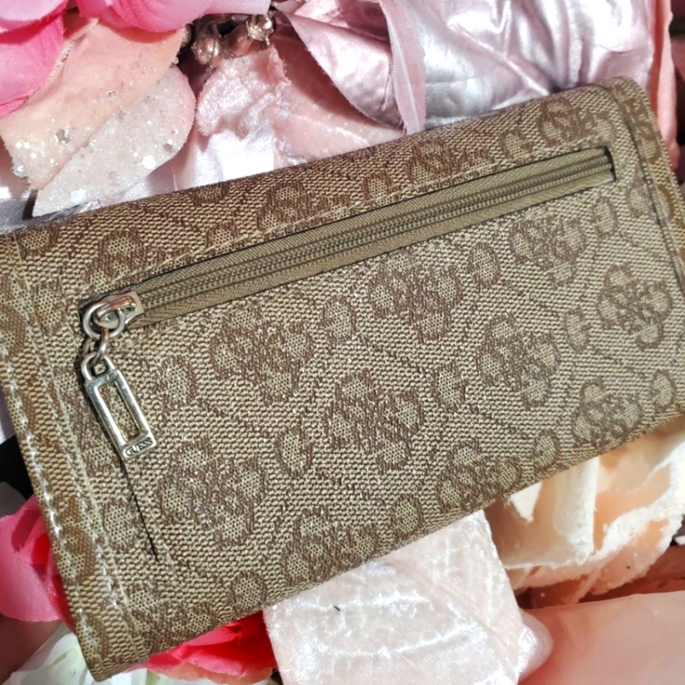 Guess Wallet - Picture 2 of 9